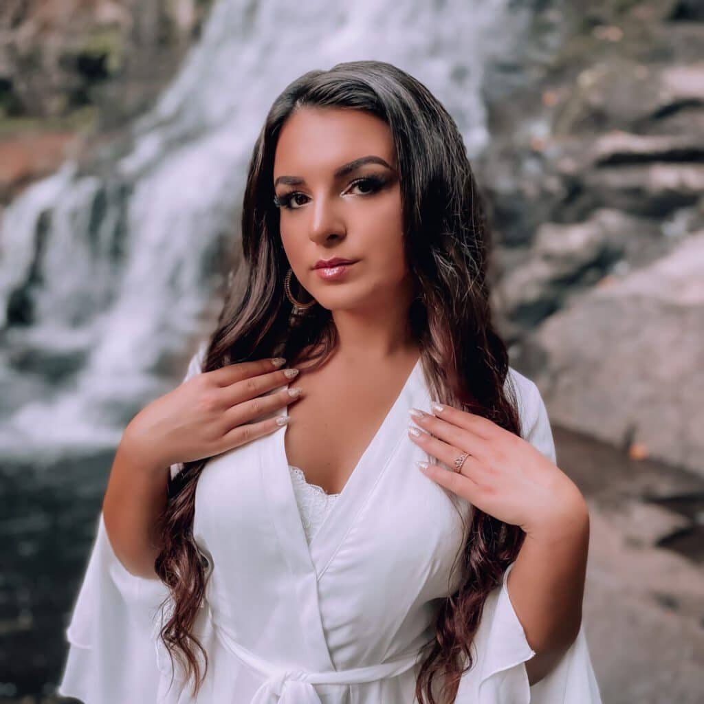 Read more about the article Lexi Mariah Shows Vulnerable Side In Powerful New Anthem ‘Waterfall