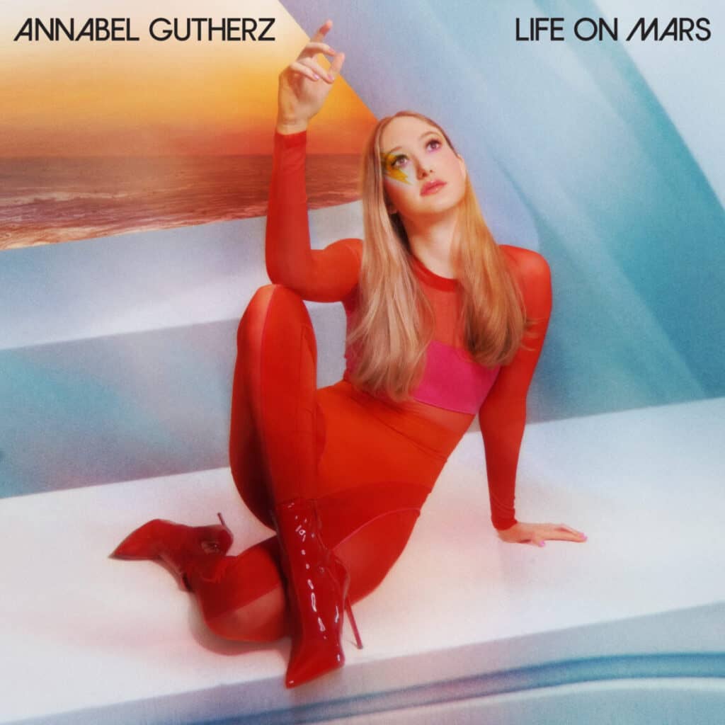 You are currently viewing ANNABEL GUTHERZ COVERS DAVID BOWIE’S “LIFE ON MARS”