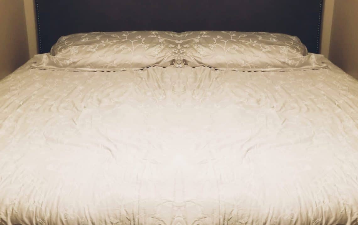 Read more about the article Southshore Fine Linens California King Comforter Set Review