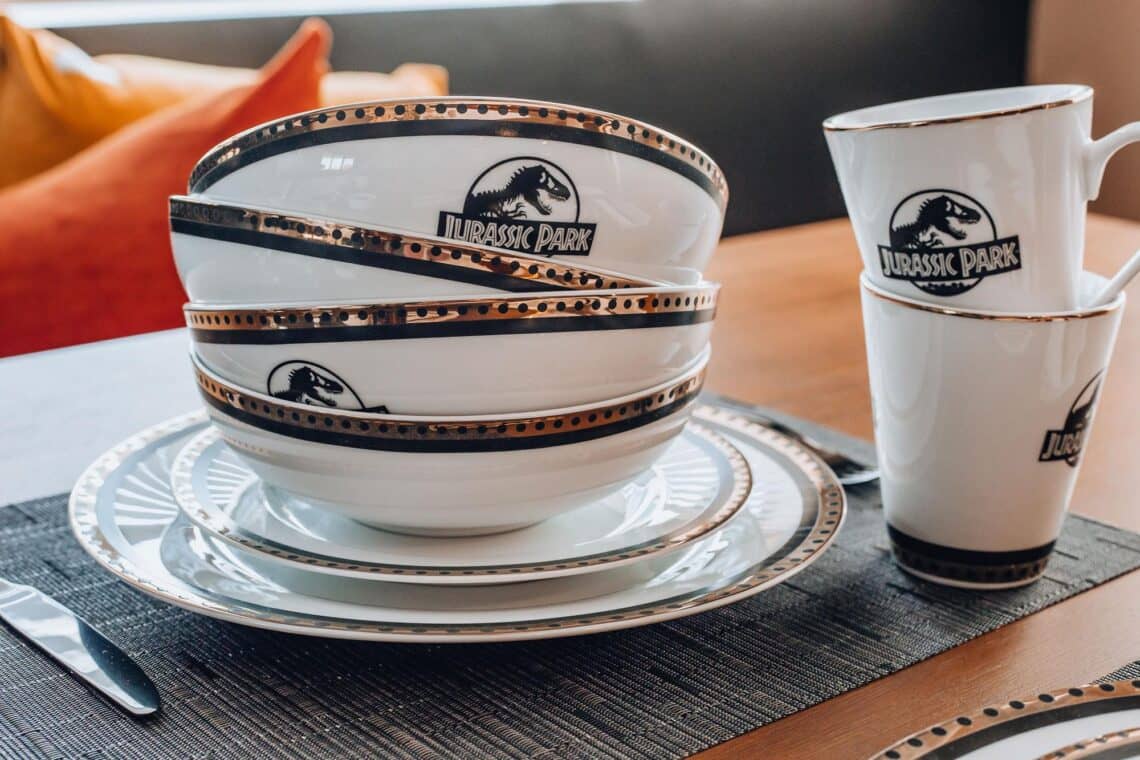Read more about the article Serving up Jurassic Park Dinnerware at Toynk.com