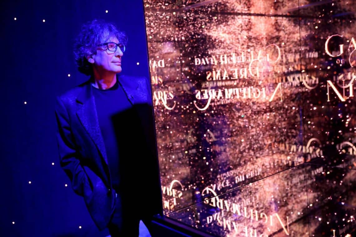 You are currently viewing THE SANDMAN’ CREATOR, EXECUTIVE PRODUCER, AND NARRATOR, NEIL GAIMAN KICKS OFF NEW YORK COMIC CON WITH OPENING OF ‘THE SANDMAN DREAM PORTAL BY AUDIBLE AND DC,’ AN IMMERSIVE AUDIO STORYTELLING EXPERIENCE INSPIRED BY THE SANDMAN: ACT III