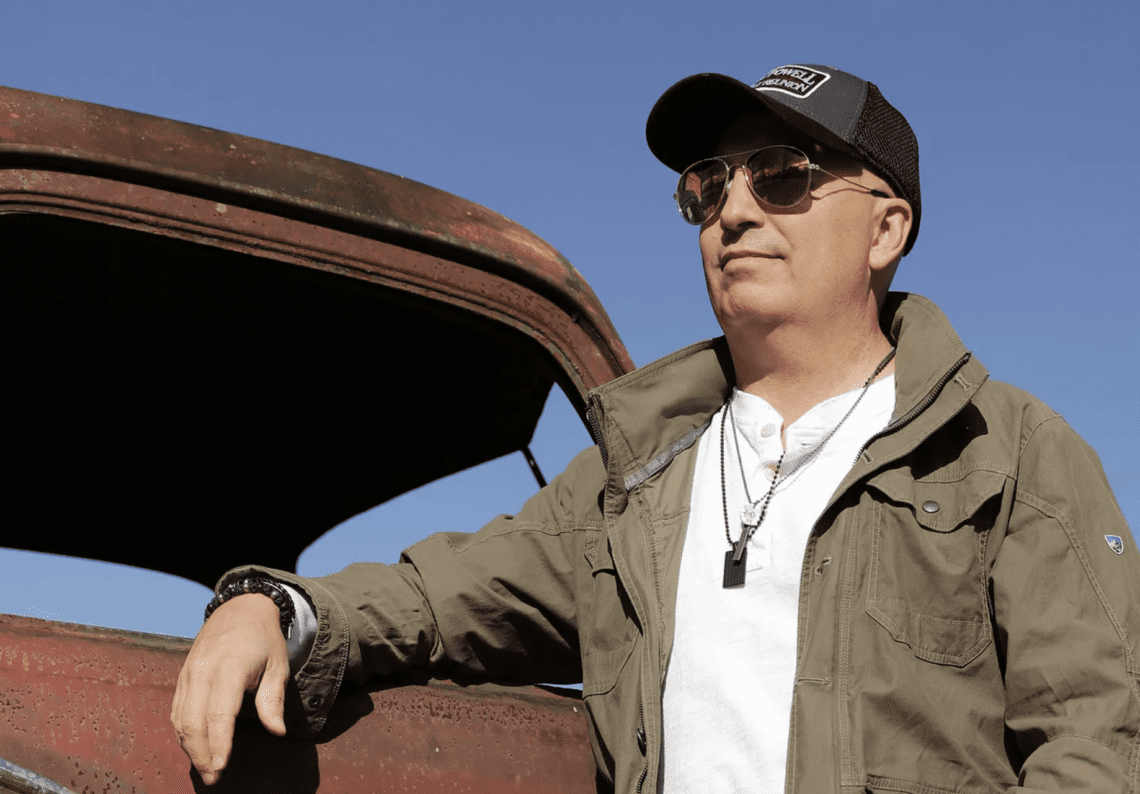Read more about the article Eddie Ray Arnold Releases Freeing New Video for Summer Country Anthem “What If I Don’t”