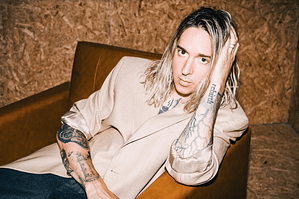 Read more about the article slo/tide, the Alternative/Indie Project of Underoath’s Spencer Chamberlain Releases Music Video For Debut Single “Neck High”