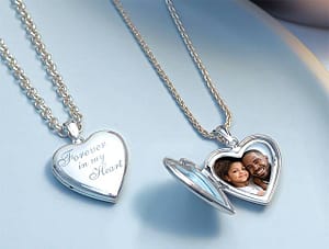 Read more about the article $182 PicturesOnGold Forever in my Heart Sterling Silver Locket Giveaway!