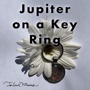 Read more about the article ISLAND MOONS new single JUPITER ON A KEY RING is out now!