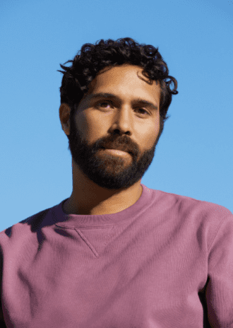 Read more about the article AWARD-WINNING SINGER-SONGWRITER BEN ABRAHAM RELEASES STUNNING NEW SINGLE ‘WAR IN YOUR ARMS’ OUT TODAY!