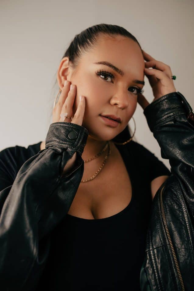 Read more about the article Vancouver Indigenous Pop/RnB Artist HAYLEY WALLIS Sings Of Life’s Simple Joys With “Not That Serious”
