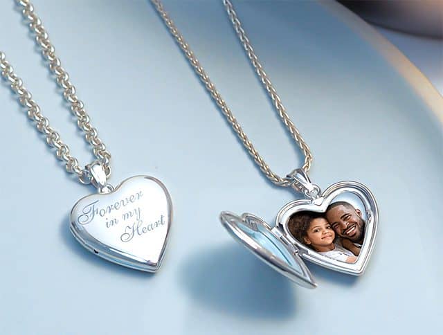 Read more about the article Pictures On Gold Forever in my Heart Locket Giveaway! $135+ RV! Inbox