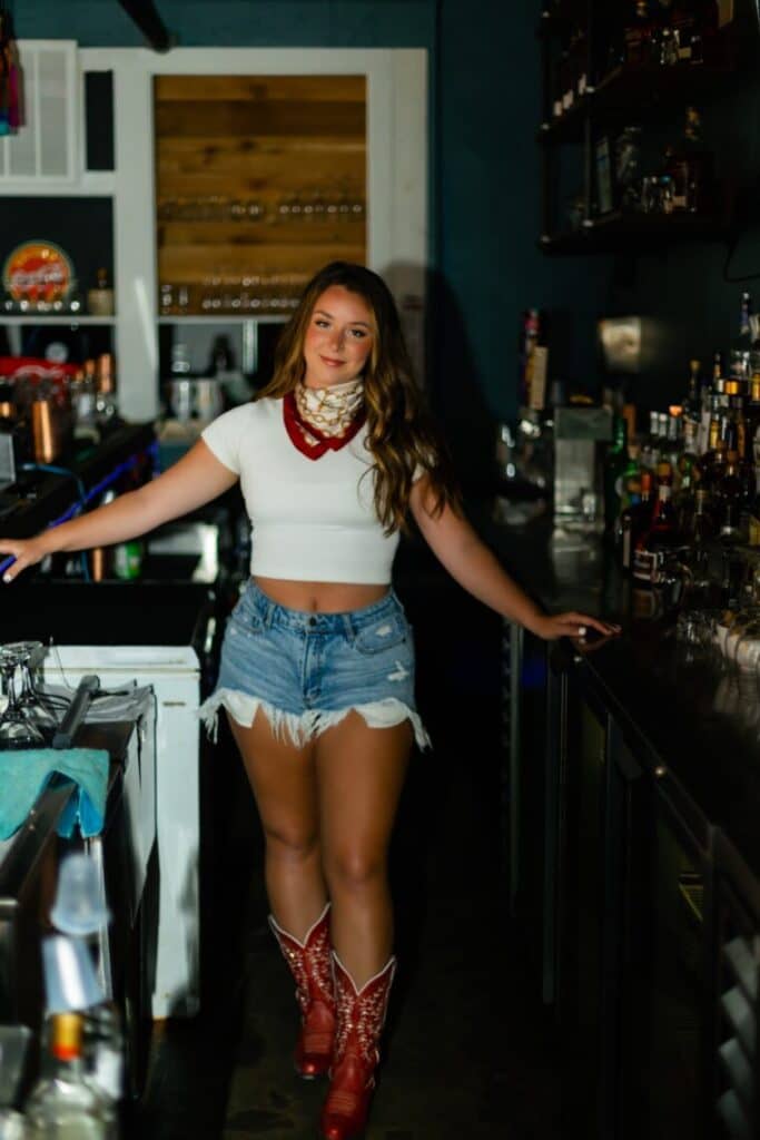 You are currently viewing COUNTRY RISER PAIGE BELL RELEASES DEBUT SINGLE “NASHVILLE BAR”