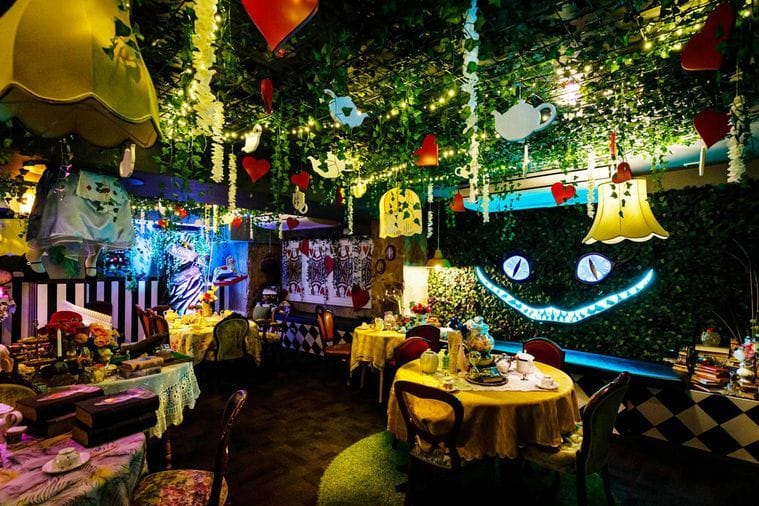 You are currently viewing A Magical Alice In Wonderland Cocktail Experience Is Popping Up In San Antonio!