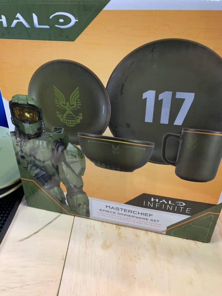Read more about the article HALO Master Chief 117 Stoneware 8-Piece Dinnerware Review